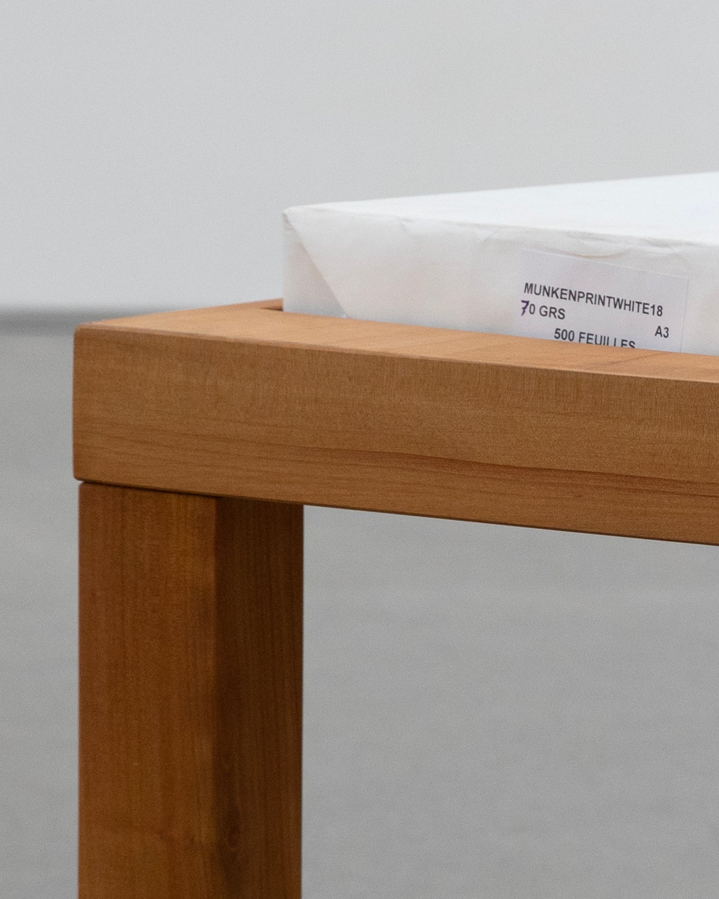 "COFFEE TABLE BOOK" STOOL